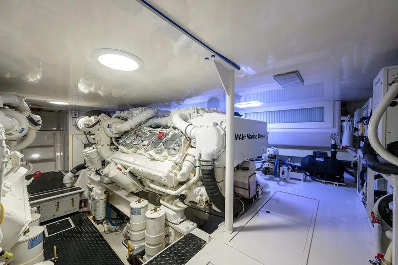 Day Sea Yacht Photos Pics 2008 Viking 54 Convertible - Engine Room