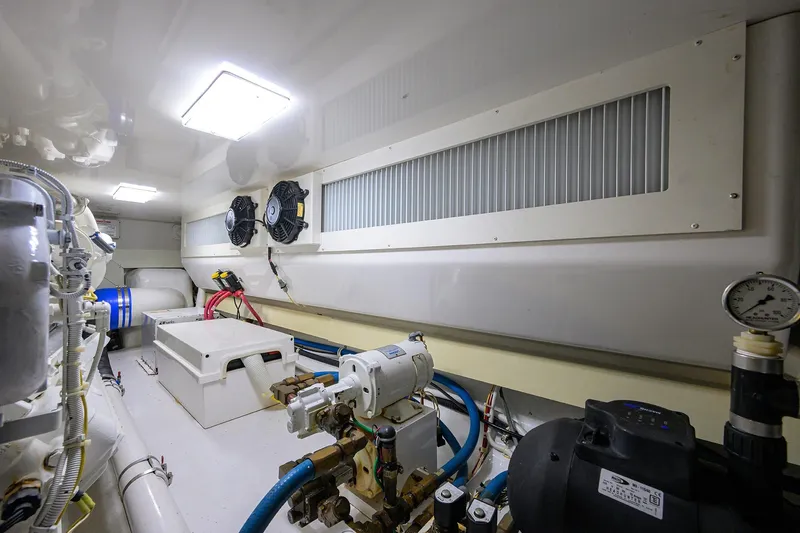 Day Sea Yacht Photos Pics 2008 Viking 54 Convertible - Engine Room