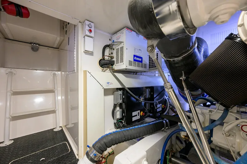 Day Sea Yacht Photos Pics 2008 Viking 54 Convertible - Engine Room