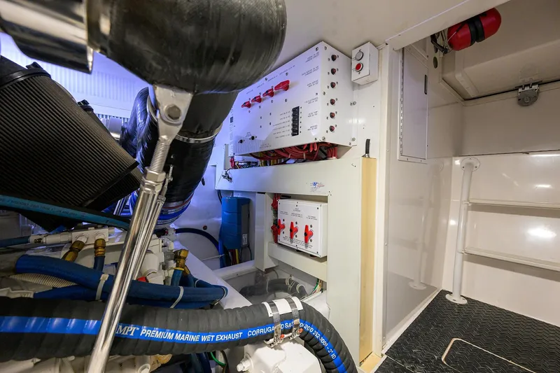 Day Sea Yacht Photos Pics 2008 Viking 54 Convertible - Engine Room