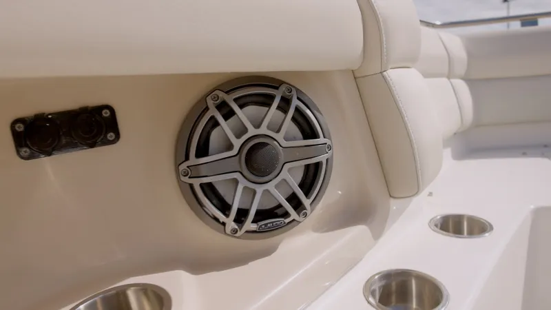 350 Realm Yacht Photos Pics 