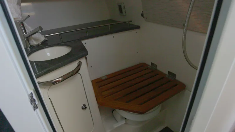 350 Realm Yacht Photos Pics 