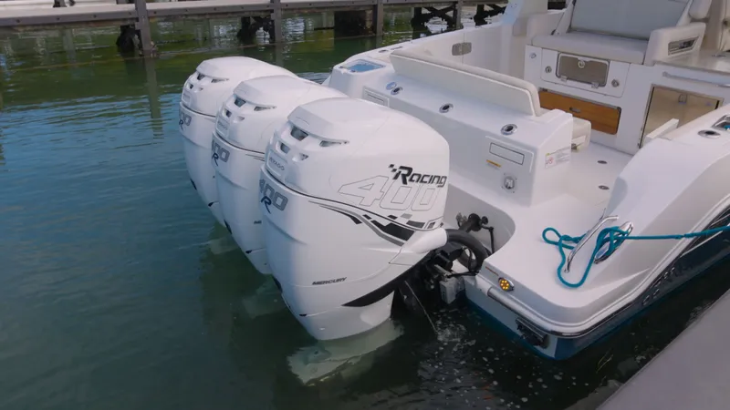 350 Realm Yacht Photos Pics 