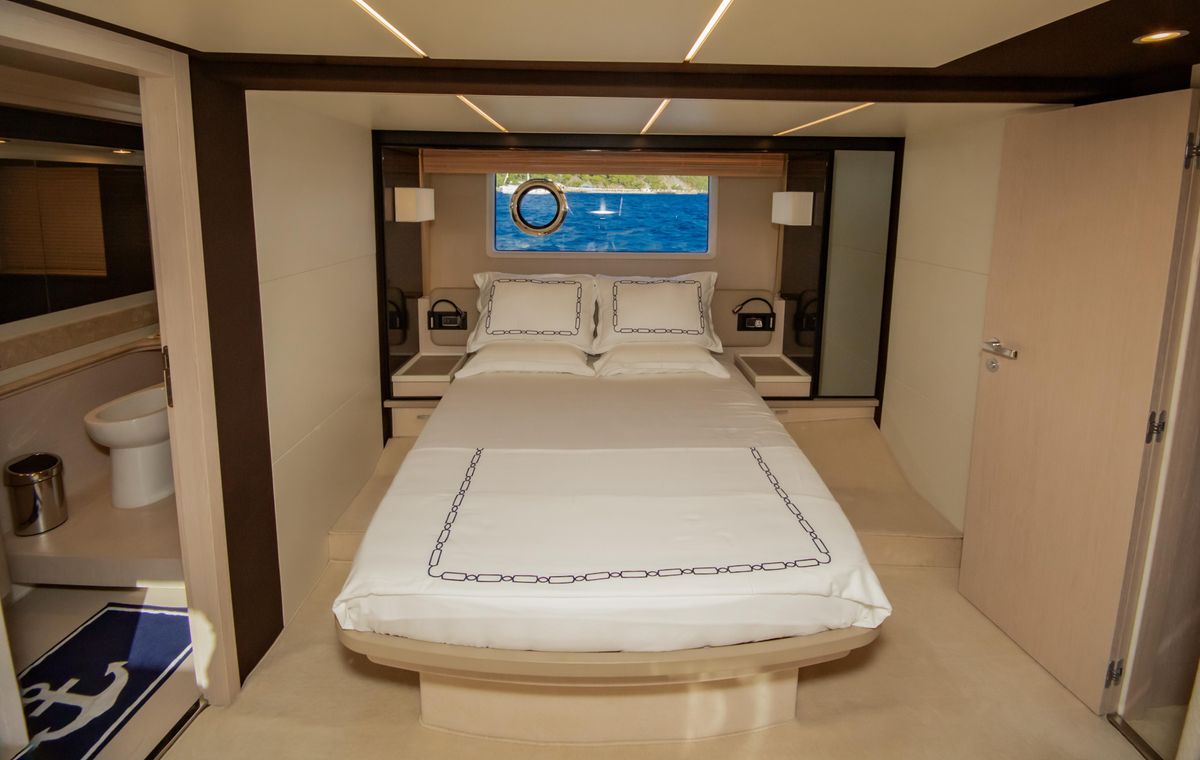 2017 Azimut 68 