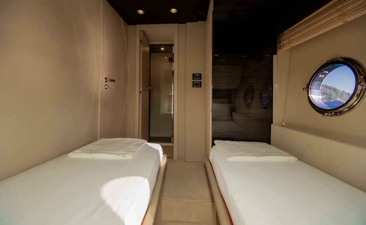 2017 Azimut 68 