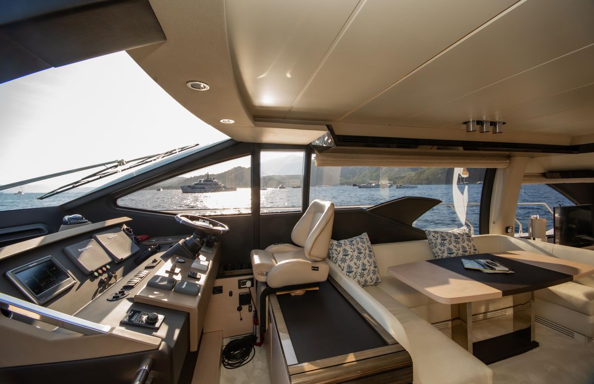 2017 Azimut 68 