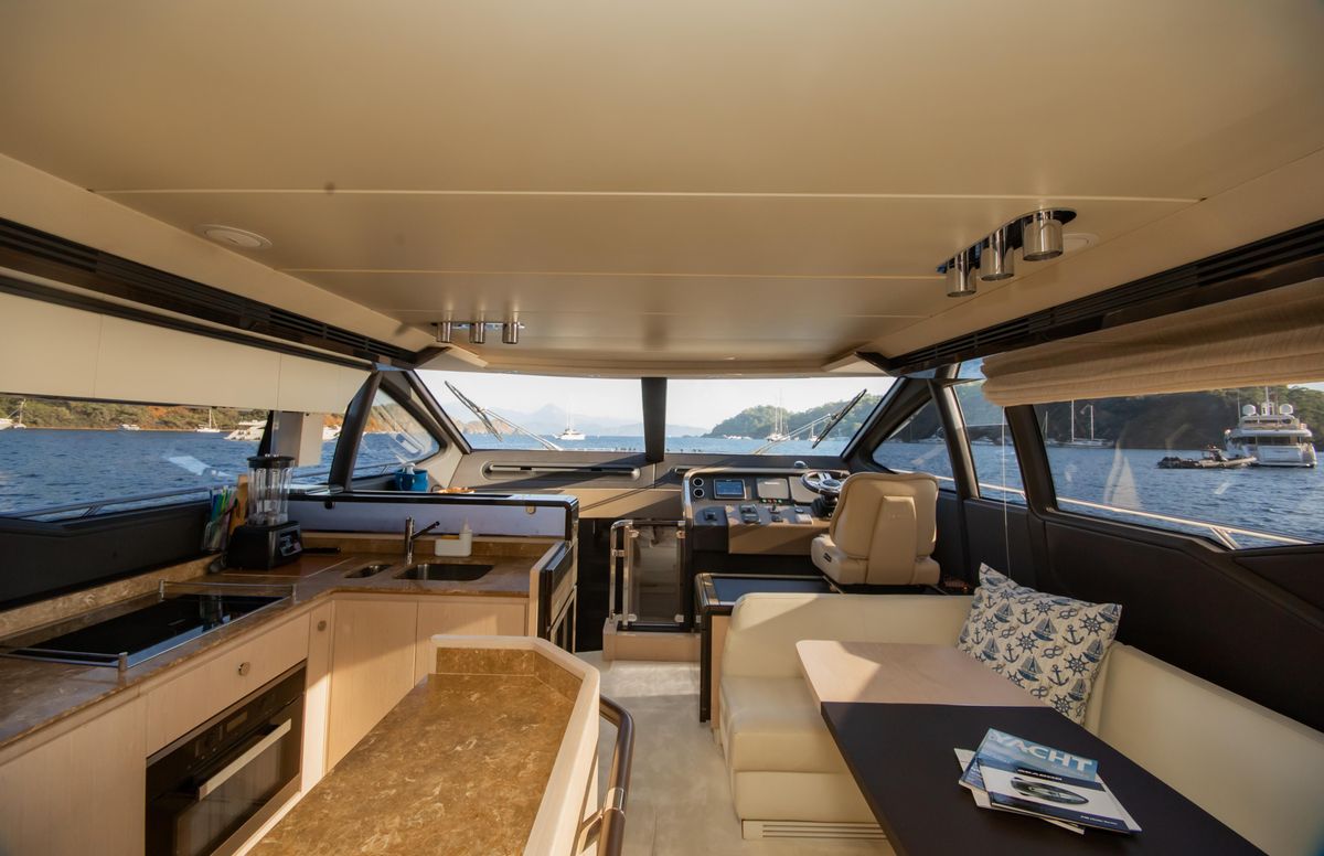 2017 Azimut 68 