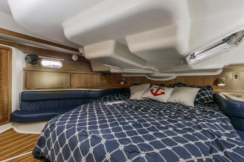 Blue Moon Yacht Photos Pics Interior of 2004 Catalina 400 MkII yacht with cozy bed and nautical decor.