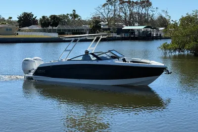 Cobalt R8 Outboard