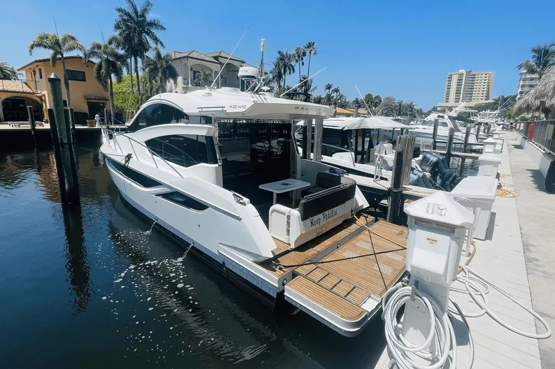 Keep Paddlin' Yacht Photos Pics 