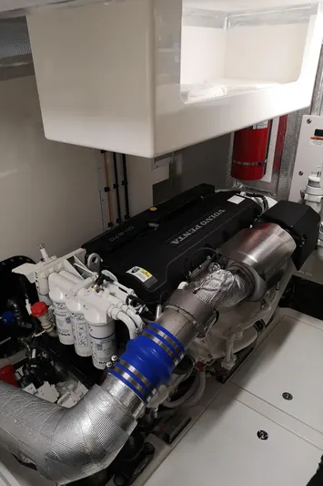 City Lights Yacht Photos Pics Overhead Engine Storage