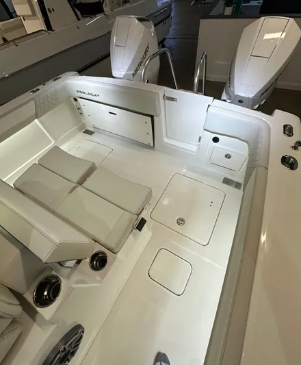 Wcn 55877 280ccx Yacht Photos Pics 2025 World Cat 280 CCX boat interior with dual engines and sleek seating.