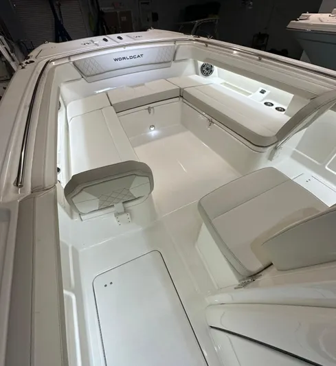 Wcn 55877 280ccx Yacht Photos Pics 2025 World Cat 280 CCX boat interior with white seating and modern design.