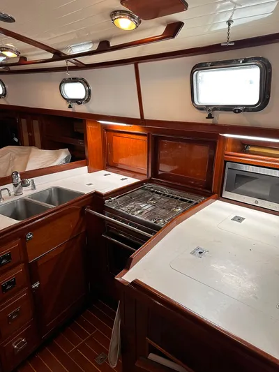 Boundless Yacht Photos Pics 