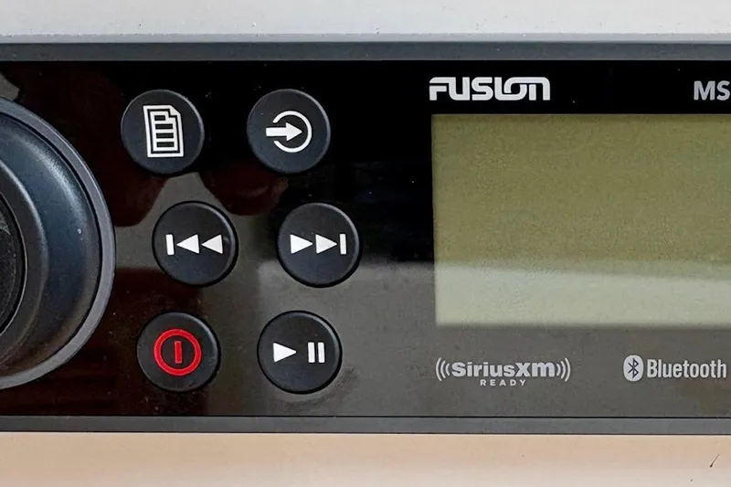  Yacht Photos Pics Fusion marine stereo system with Bluetooth and SiriusXM, Osprey 30 Fisherman 2017.