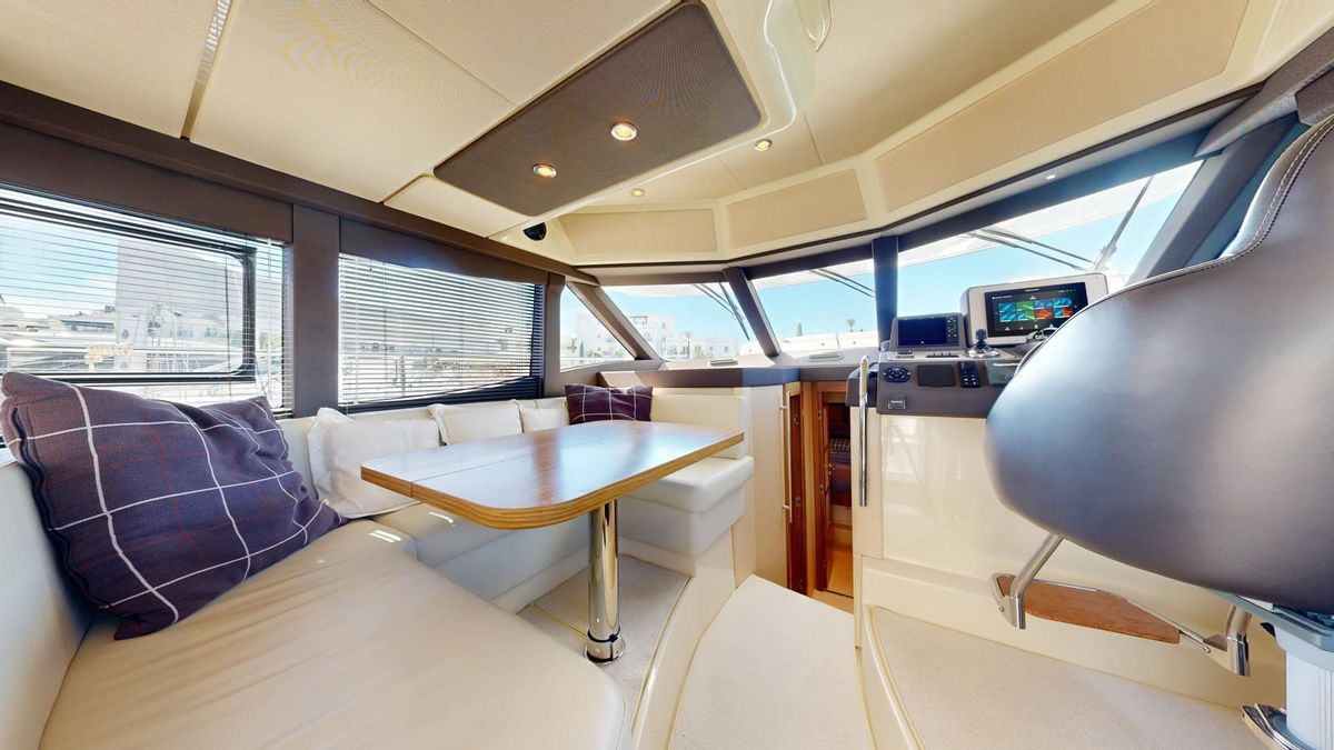 2020 Azimut 43 