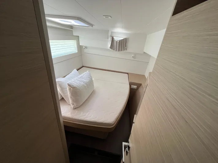  Yacht Photos Pics 2023 Lagoon 40 yacht cabin with bed, pillows, and natural light.