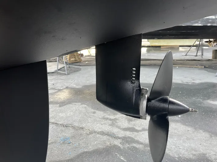  Yacht Photos Pics Propeller of 2023 Lagoon 40 catamaran, close-up view.