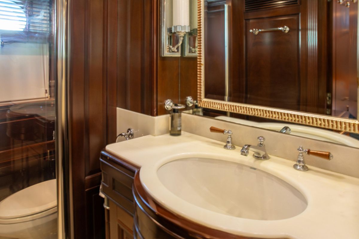 2004 Benetti 101 