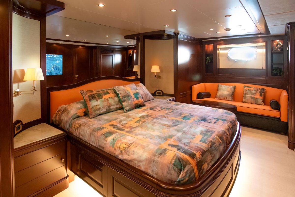 2004 Benetti 101 