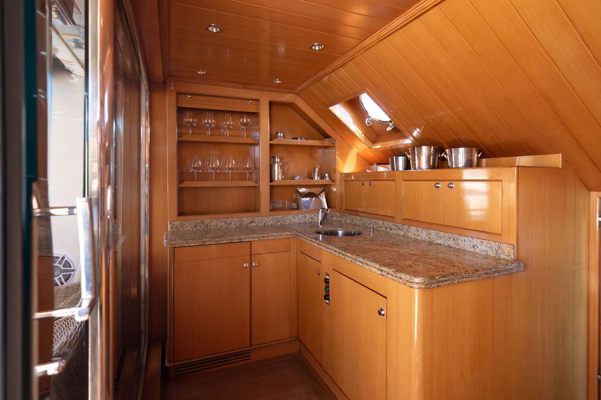 2004 Benetti 101 
