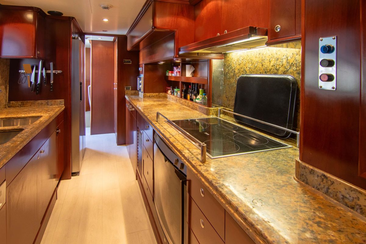 2004 Benetti 101 