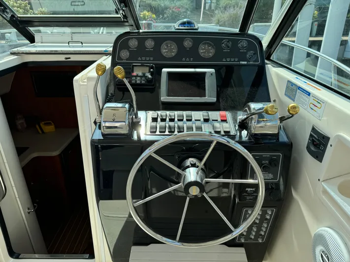 Castaways Yacht Photos Pics 2006 Tiara Yachts 29 Open helm with steering wheel and control panel.