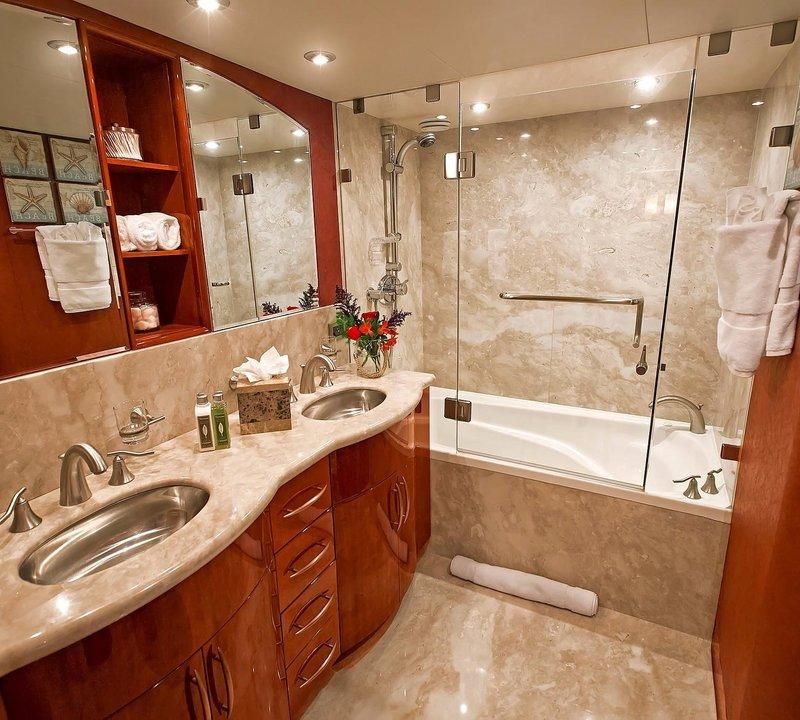 2007 Lazzara 68 