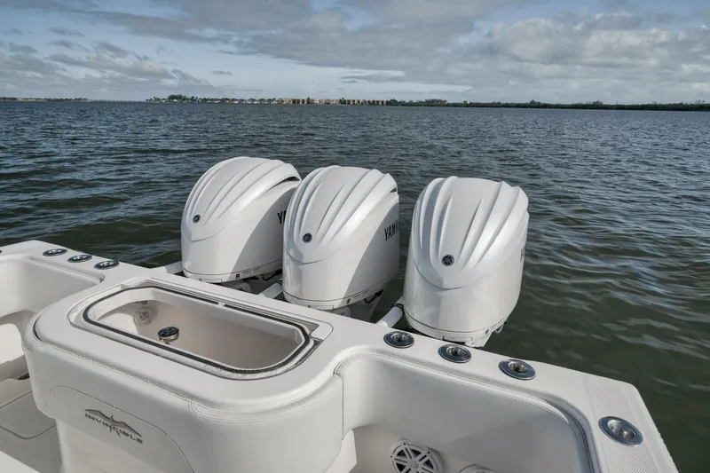  Yacht Photos Pics 2018 Invincible 36' Open Fisherman with triple Yamaha outboard engines on the water.