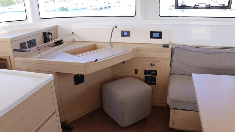 Happy Fluke Yacht Photos Pics Happy Fluke - Navigation Station (1)