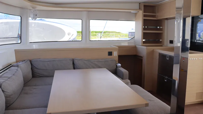 Happy Fluke Yacht Photos Pics Happy Fluke - Saloon View (2)