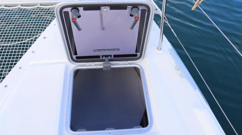 Happy Fluke Yacht Photos Pics Happy Fluke - Crew Cabin View (1)