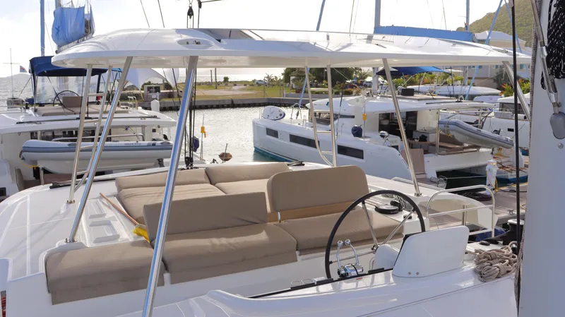 Happy Fluke Yacht Photos Pics Happy Fluke - Helm View and Fly-bridge (4)