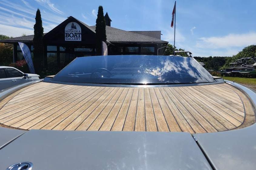 2022 Rand 25 SPIRIT boat with wooden deck at Muskoka Boat Gallery.