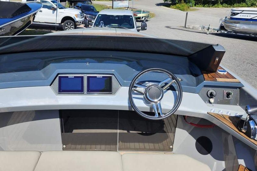 2022 Rand 25 SPIRIT boat dashboard with dual screens and steering wheel.