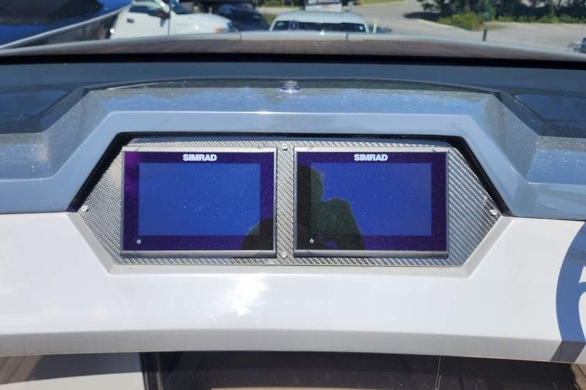 Dashboard of 2022 Rand 25 SPIRIT boat with dual Simrad displays.
