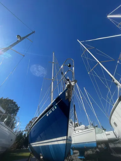 Equity II Yacht Photos Pics 