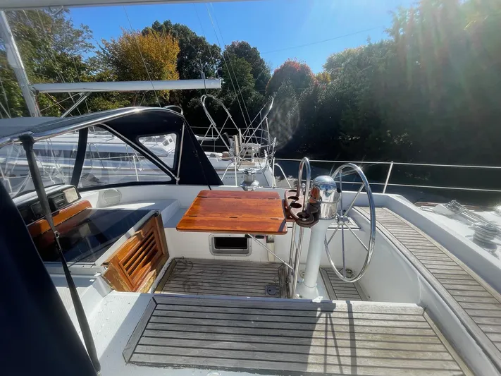 Equity II Yacht Photos Pics 