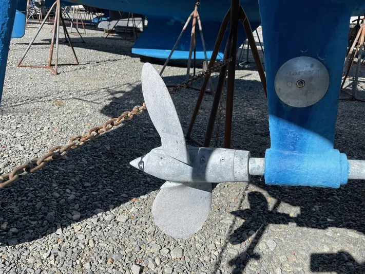 Equity II Yacht Photos Pics 