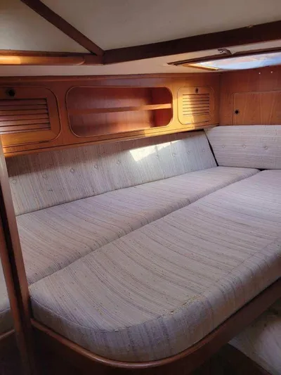 Equity II Yacht Photos Pics 