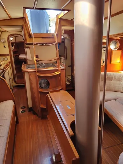 Equity II Yacht Photos Pics 