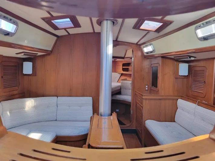 Equity II Yacht Photos Pics 