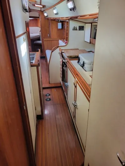 Equity II Yacht Photos Pics 