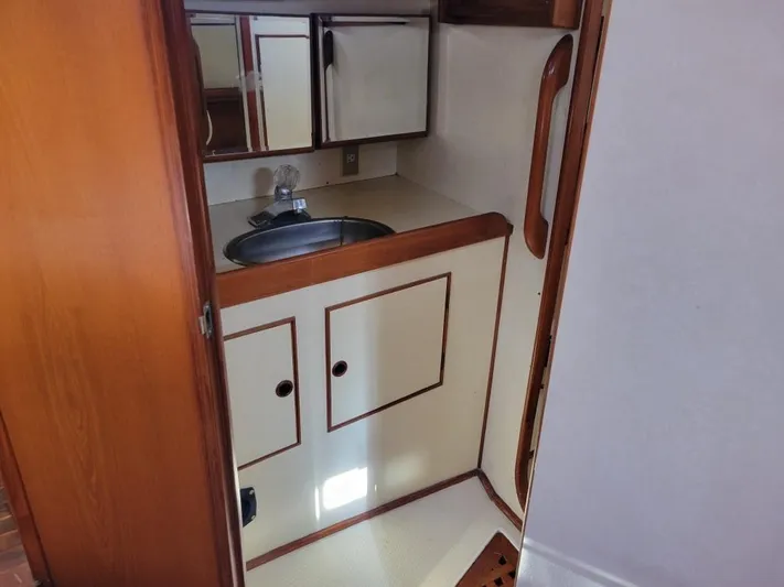 Equity II Yacht Photos Pics 