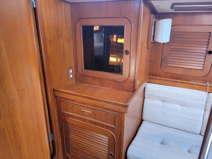 Equity II Yacht Photos Pics 