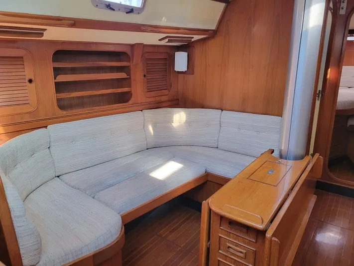 Equity II Yacht Photos Pics 