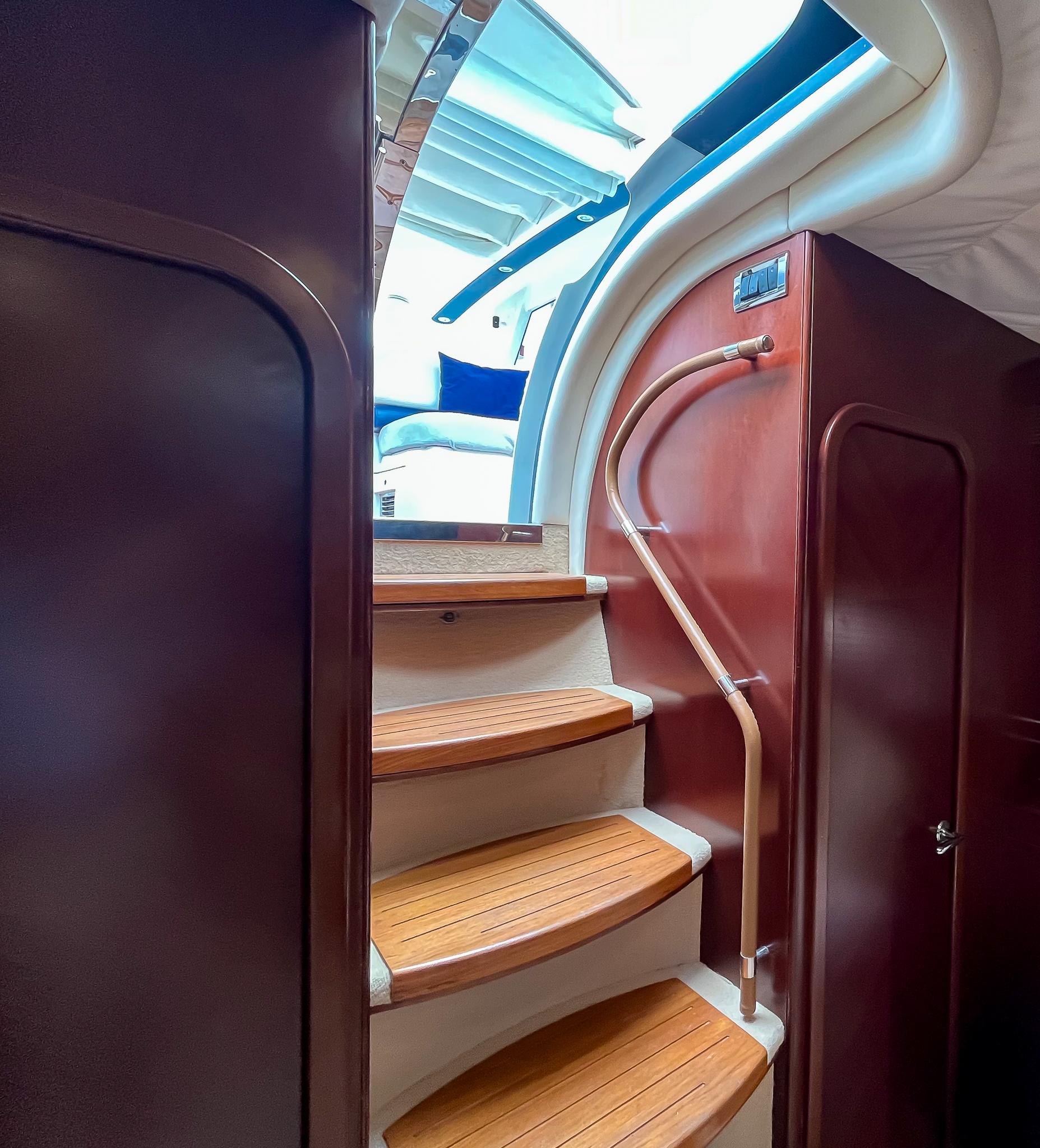 Princess V58 – 2006 – Timeless British Elegance with 3 Cabins, Huge Cockpit & Strong Performance