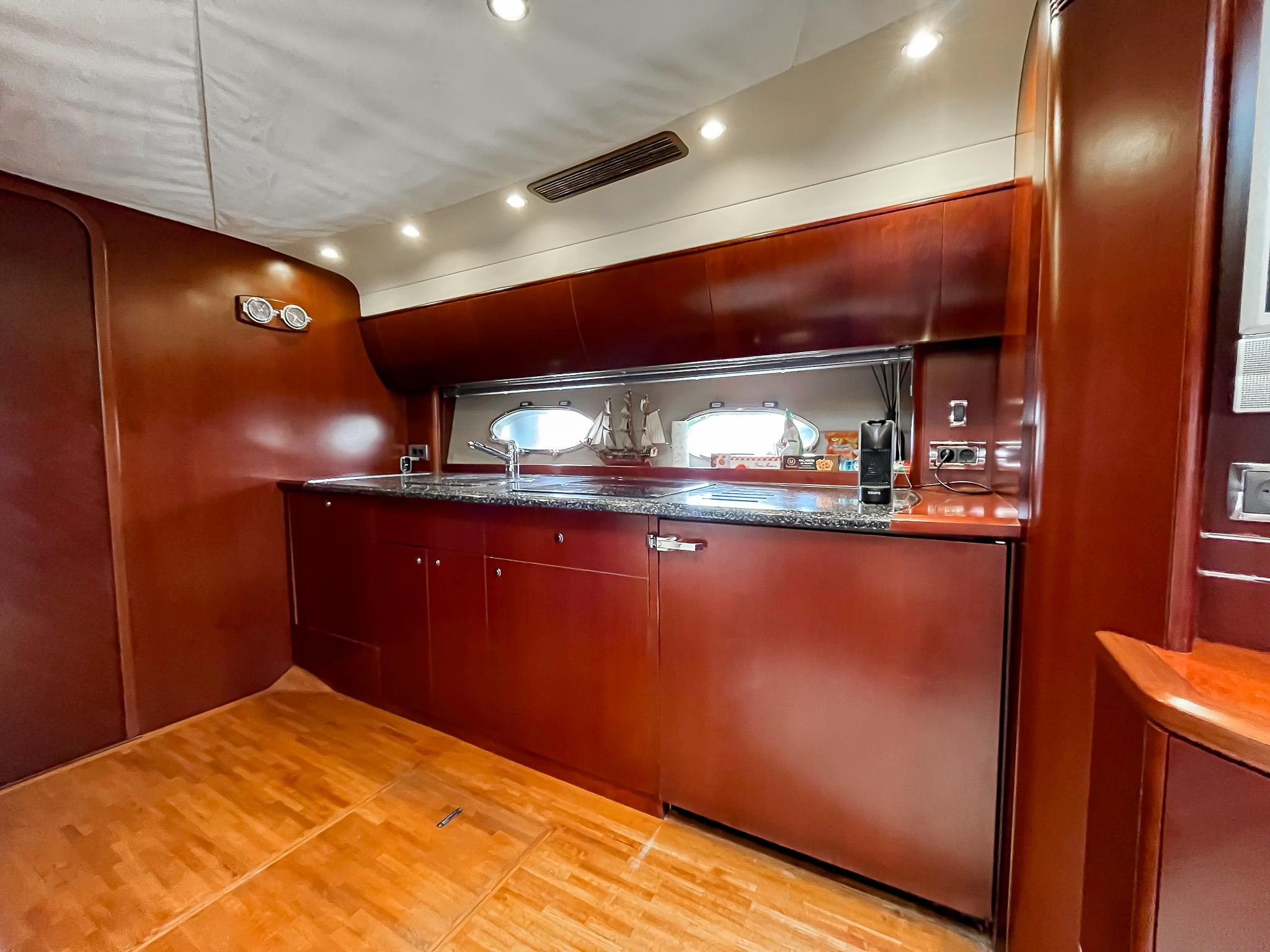 Princess V58 – 2006 – Timeless British Elegance with 3 Cabins, Huge Cockpit & Strong Performance