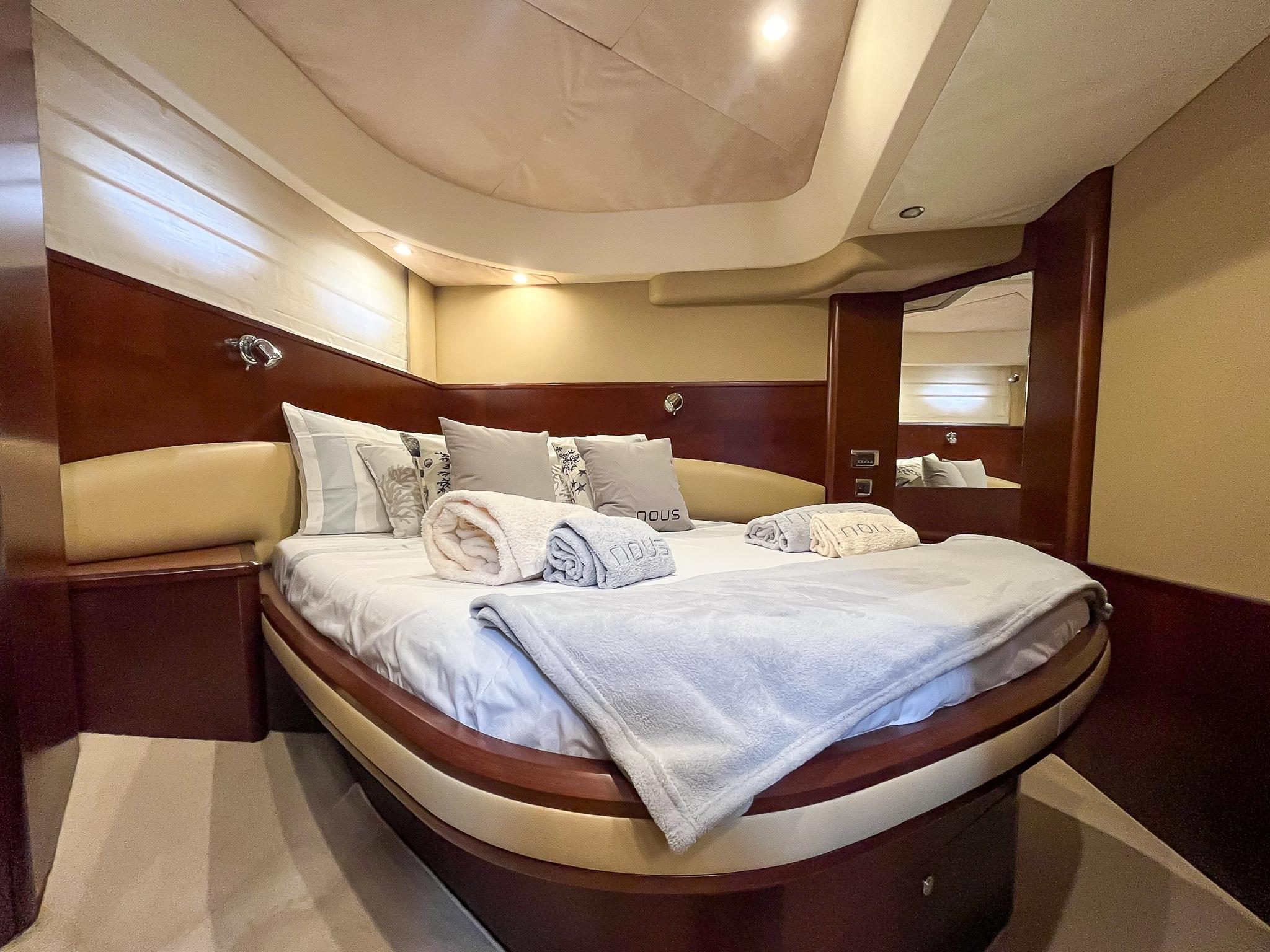 Princess V58 – 2006 – Timeless British Elegance with 3 Cabins, Huge Cockpit & Strong Performance