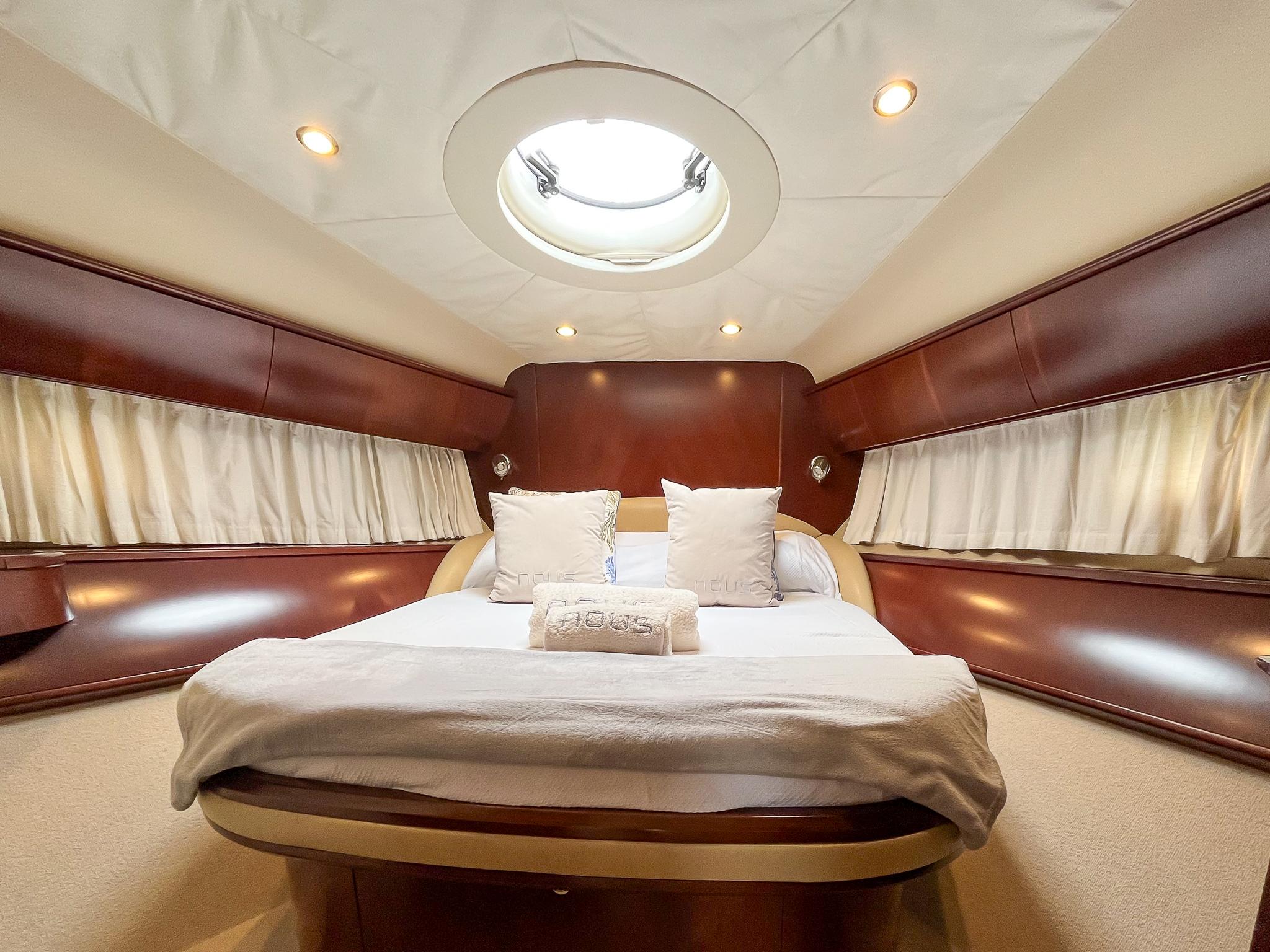 Princess V58 – 2006 – Timeless British Elegance with 3 Cabins, Huge Cockpit & Strong Performance